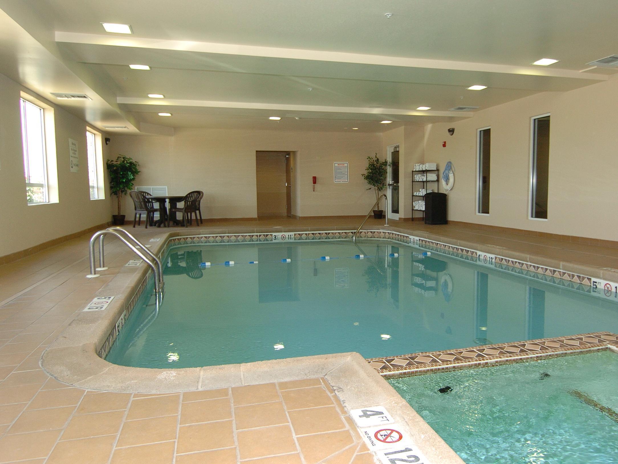 Holiday Inn Express Hutchison By Ihg Hutchinson Extérieur photo